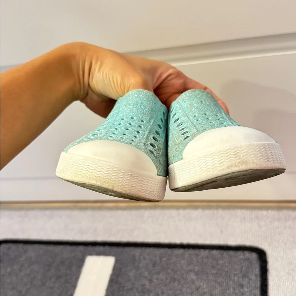 Native Shoes Kids Water Shoes in Aqua and White - Picture 4 of 5